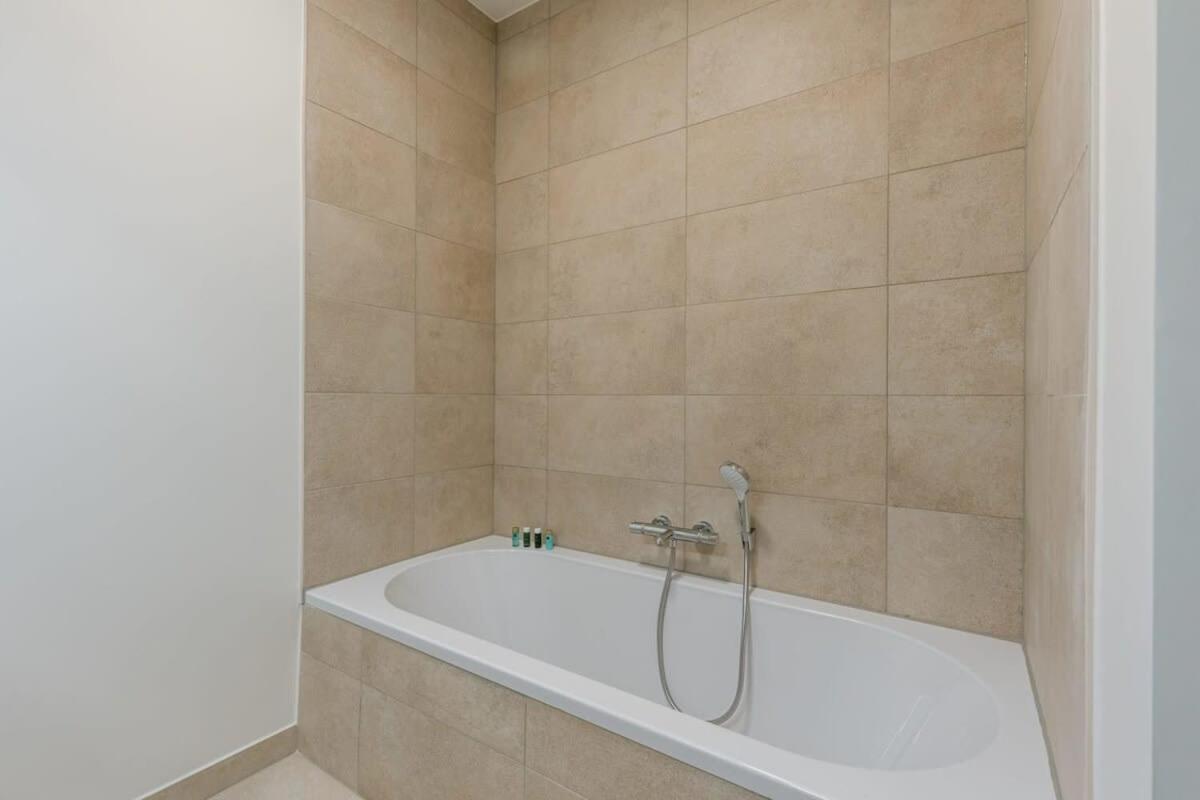 Huswell - Apartment With Terrace Close To The Sea オステンド エクステリア 写真